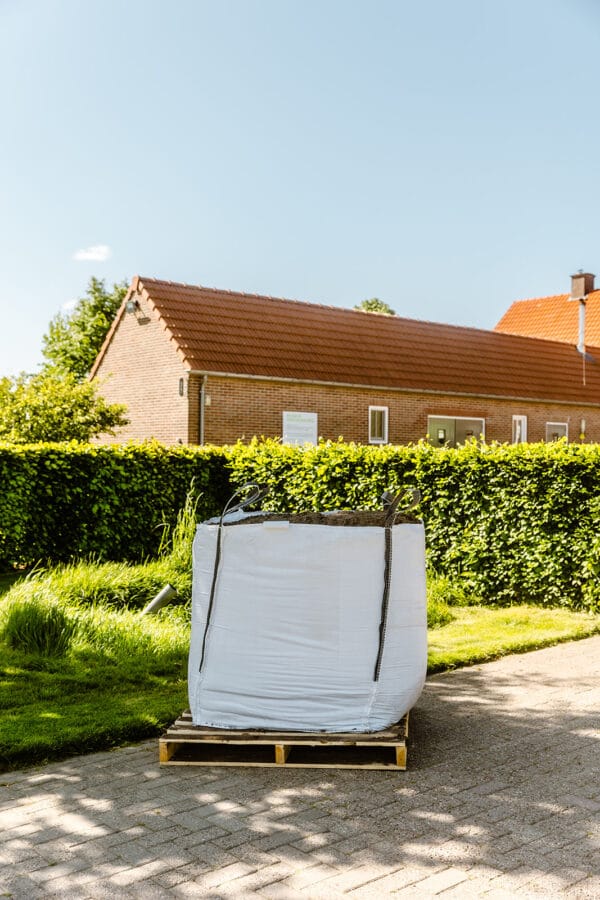 1m3 teelaarde verrijkt met organisch materiaal, ideaal voor ophogen en aanvullen van tuinen