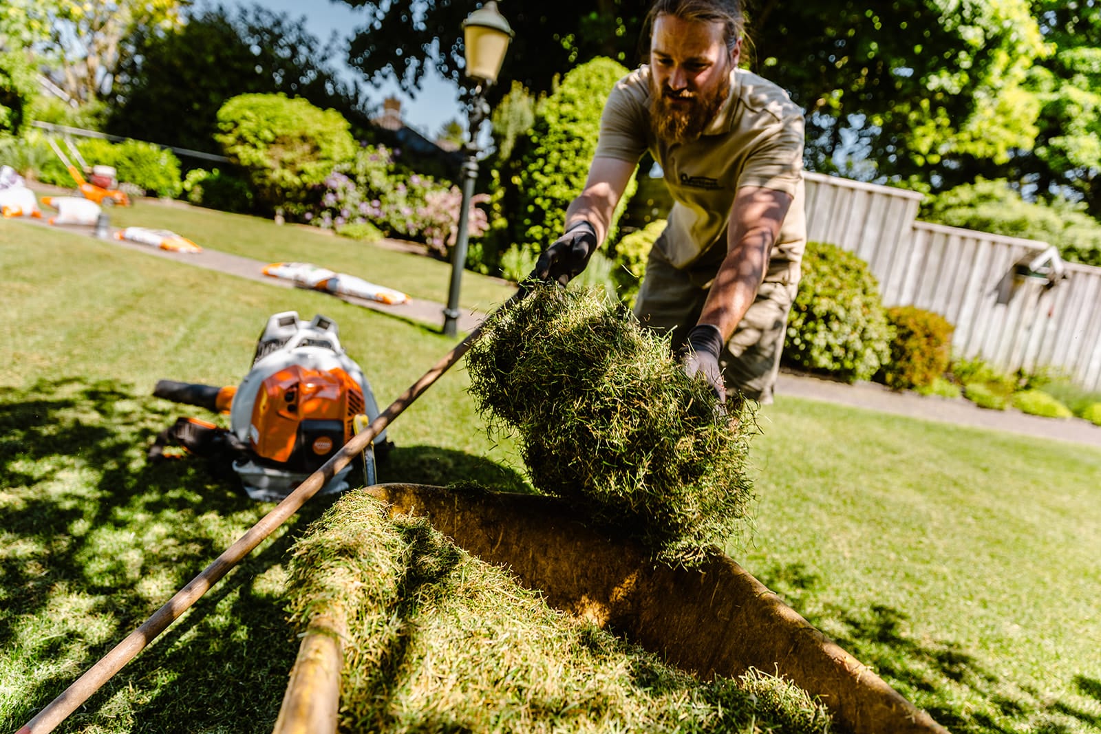 Wil je zeker weten dat jouw gazon weer in topconditie komt? Laat het opknappen dan over aan de professionals van Verspeek.